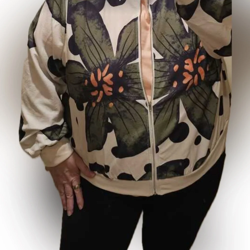 🌻 PLUS Floral Jacket 🌻 - Picture 7 of 7